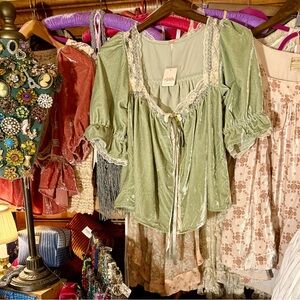 listing-status-banner